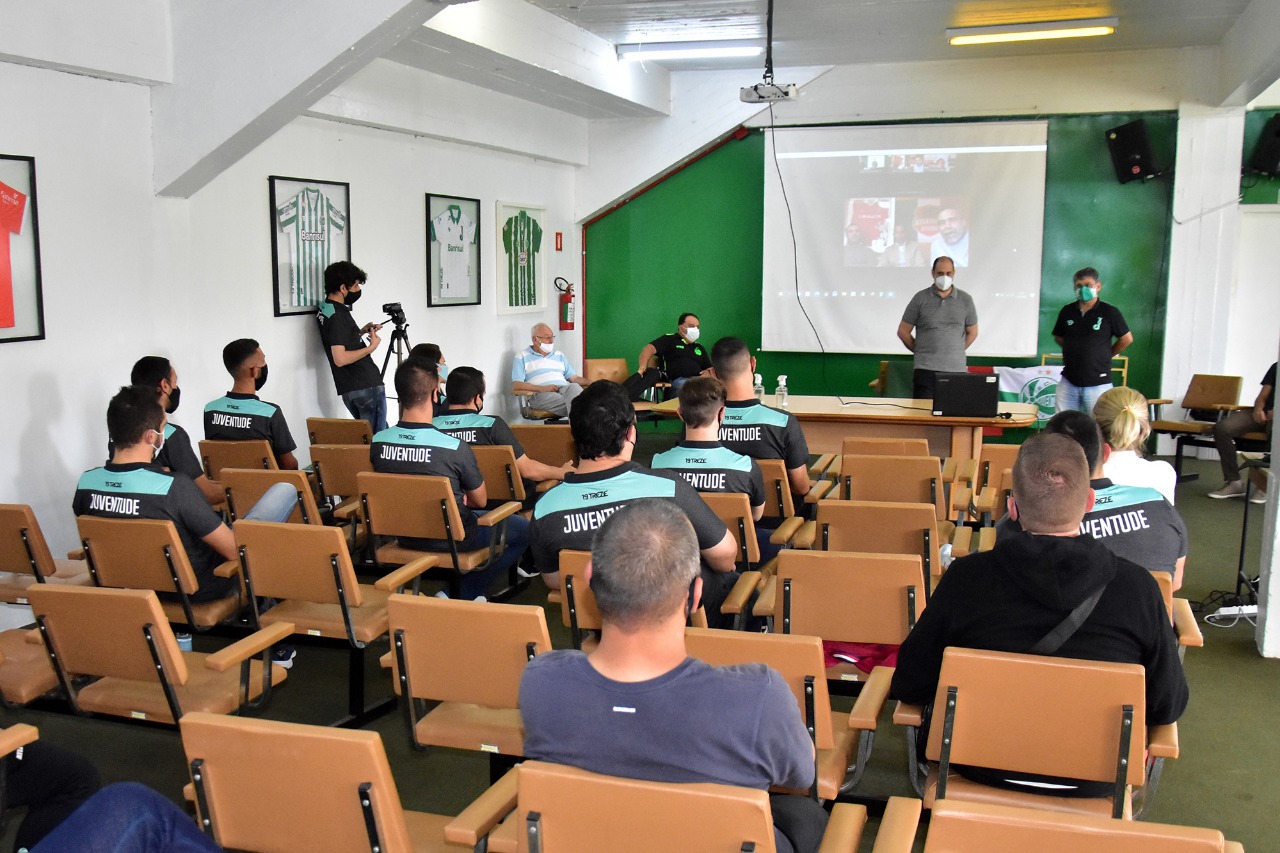 Juventude realiza simpósio técnico em parceria com equipe formadora da Itália