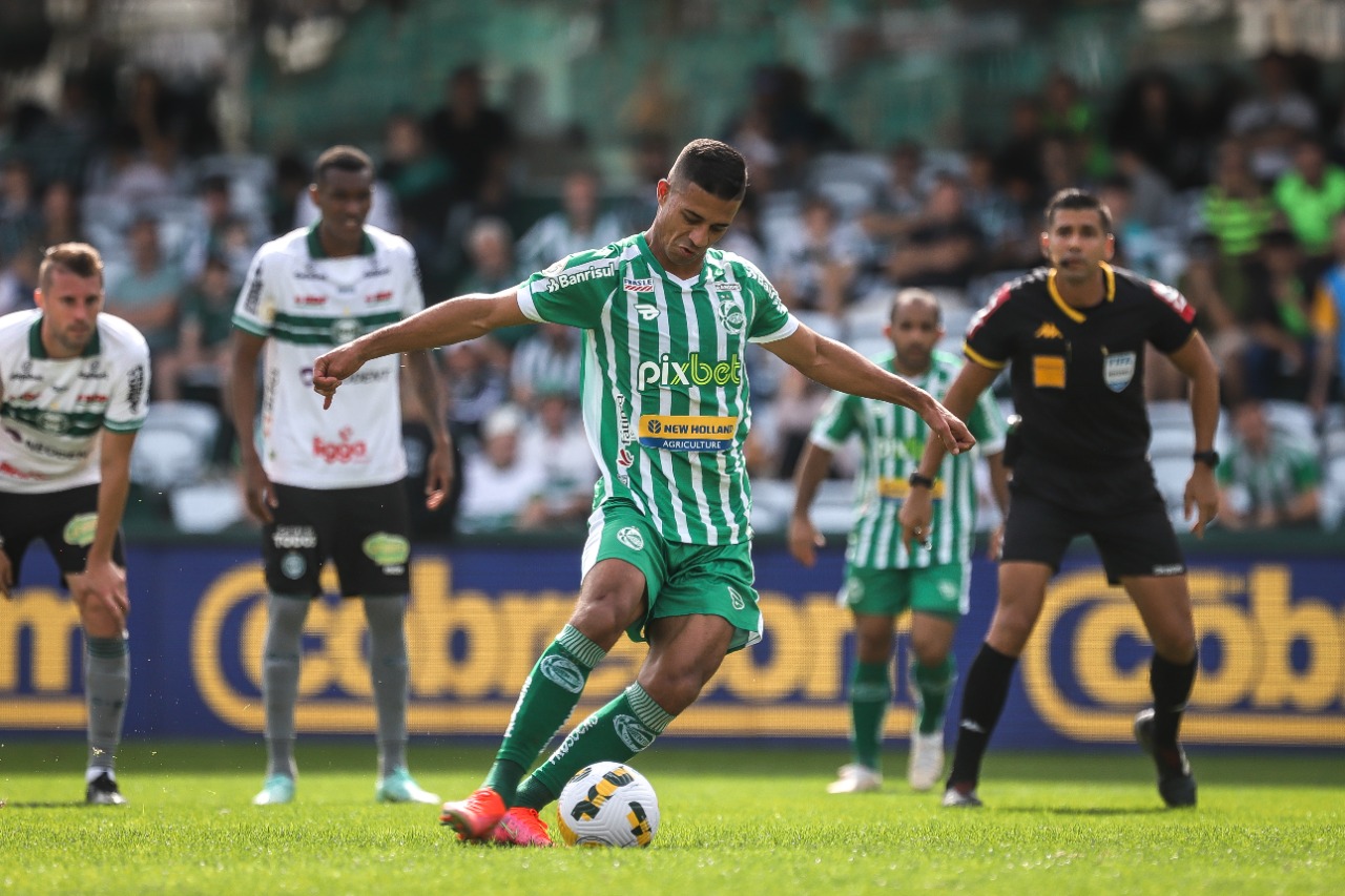 Em jogo movimentado, Sport fica no empate com o Coritiba em