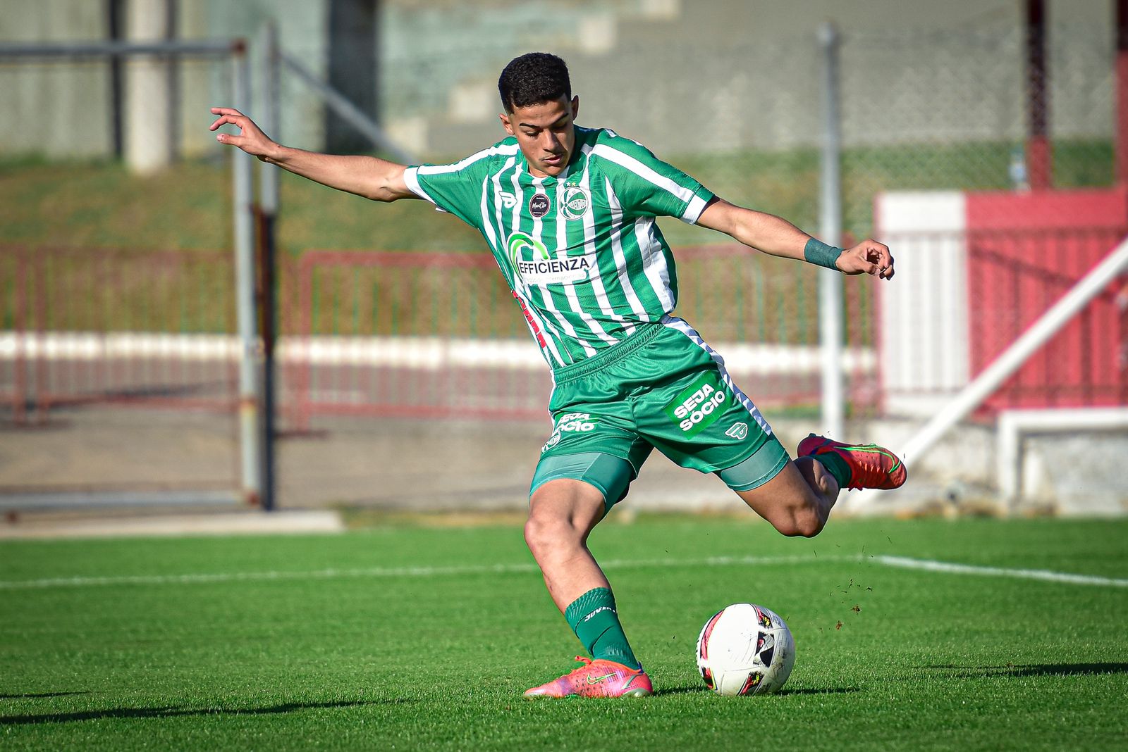 Agora capitão, lateral Da Rocha lidera Juventude no Gauchão Sub-20 - Lance!