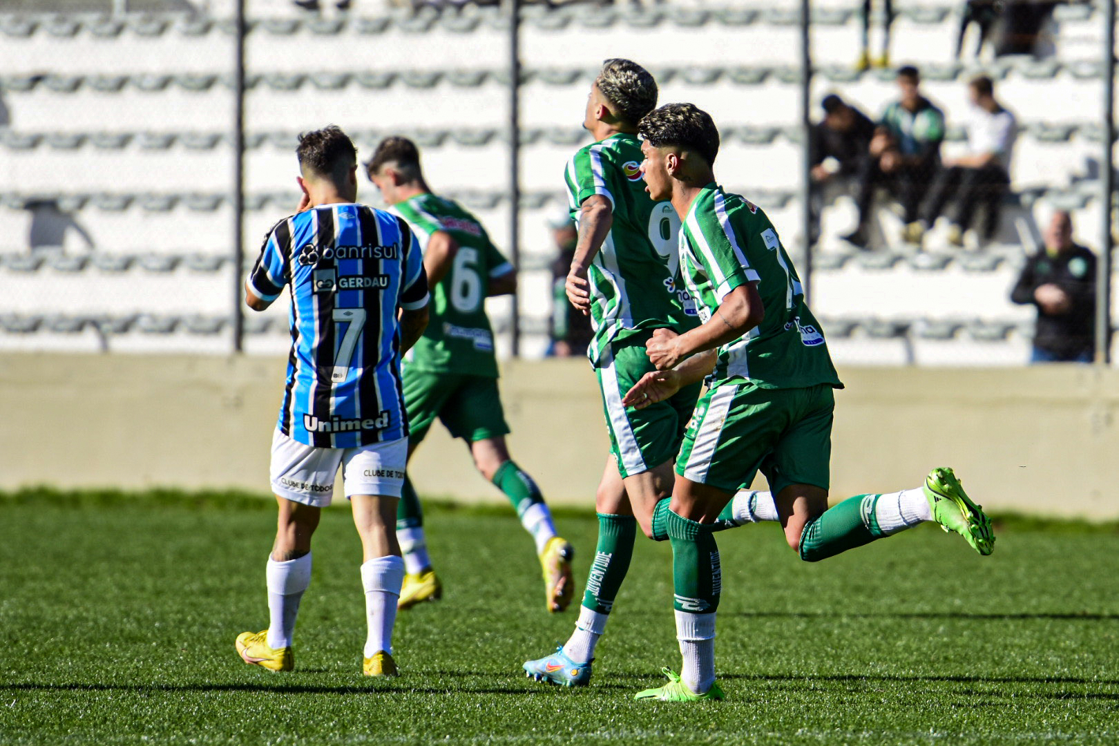 Agora capitão, lateral Da Rocha lidera Juventude no Gauchão Sub-20 - Lance!