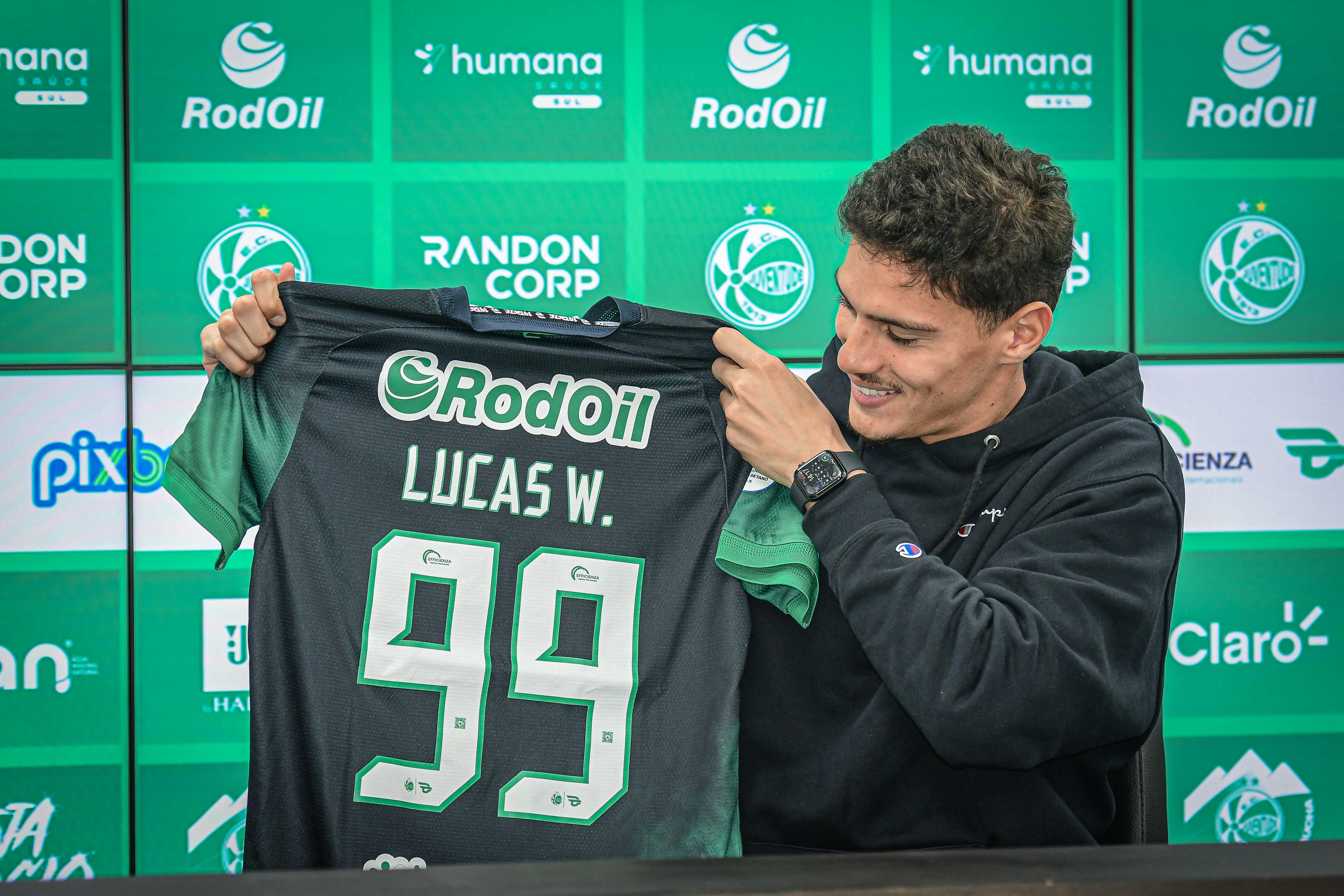 Jovem goleiro Lucas Wingert assina contrato com o Juventude