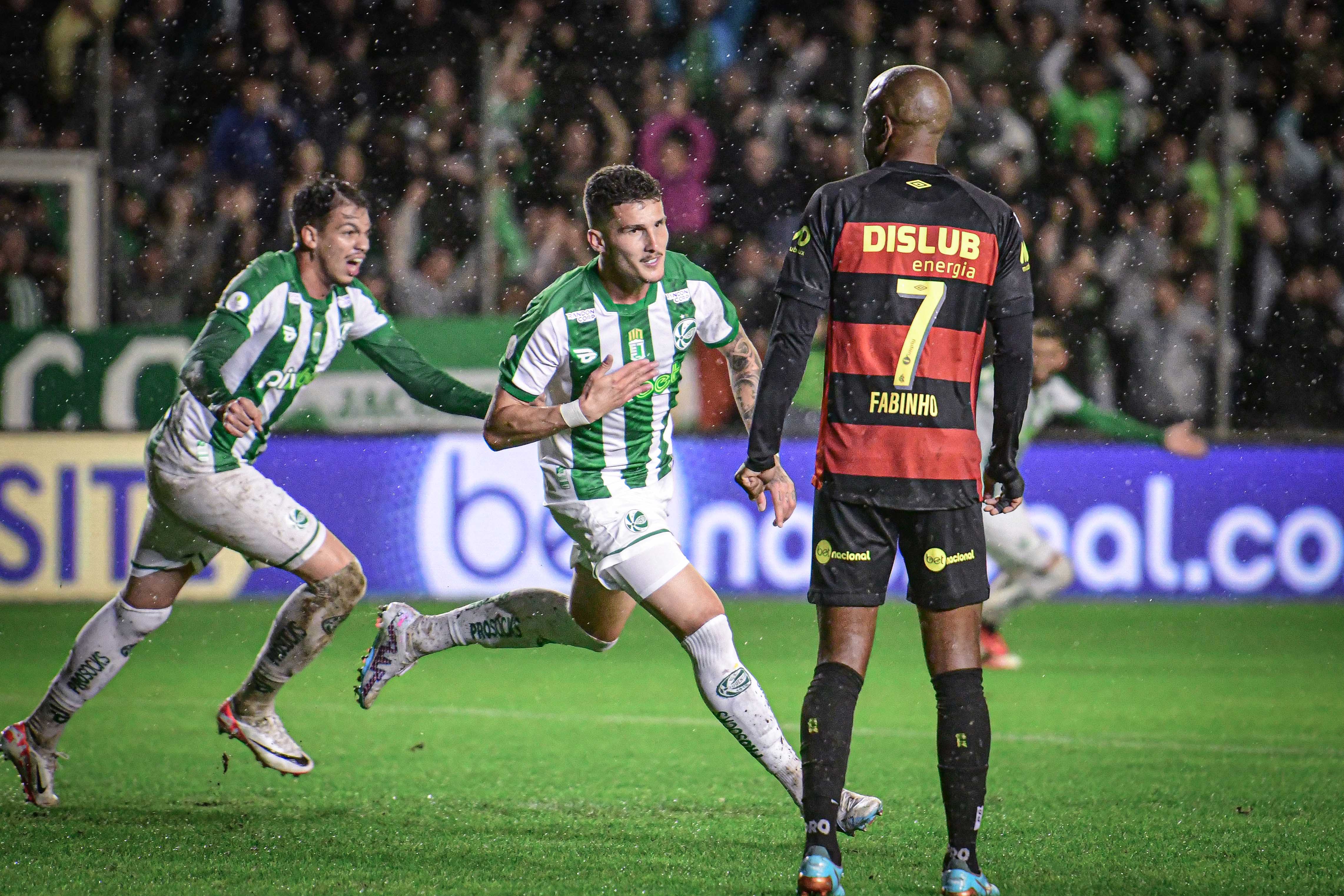 Sob muita chuva, Juventude fica no empate com o Sport e segue no