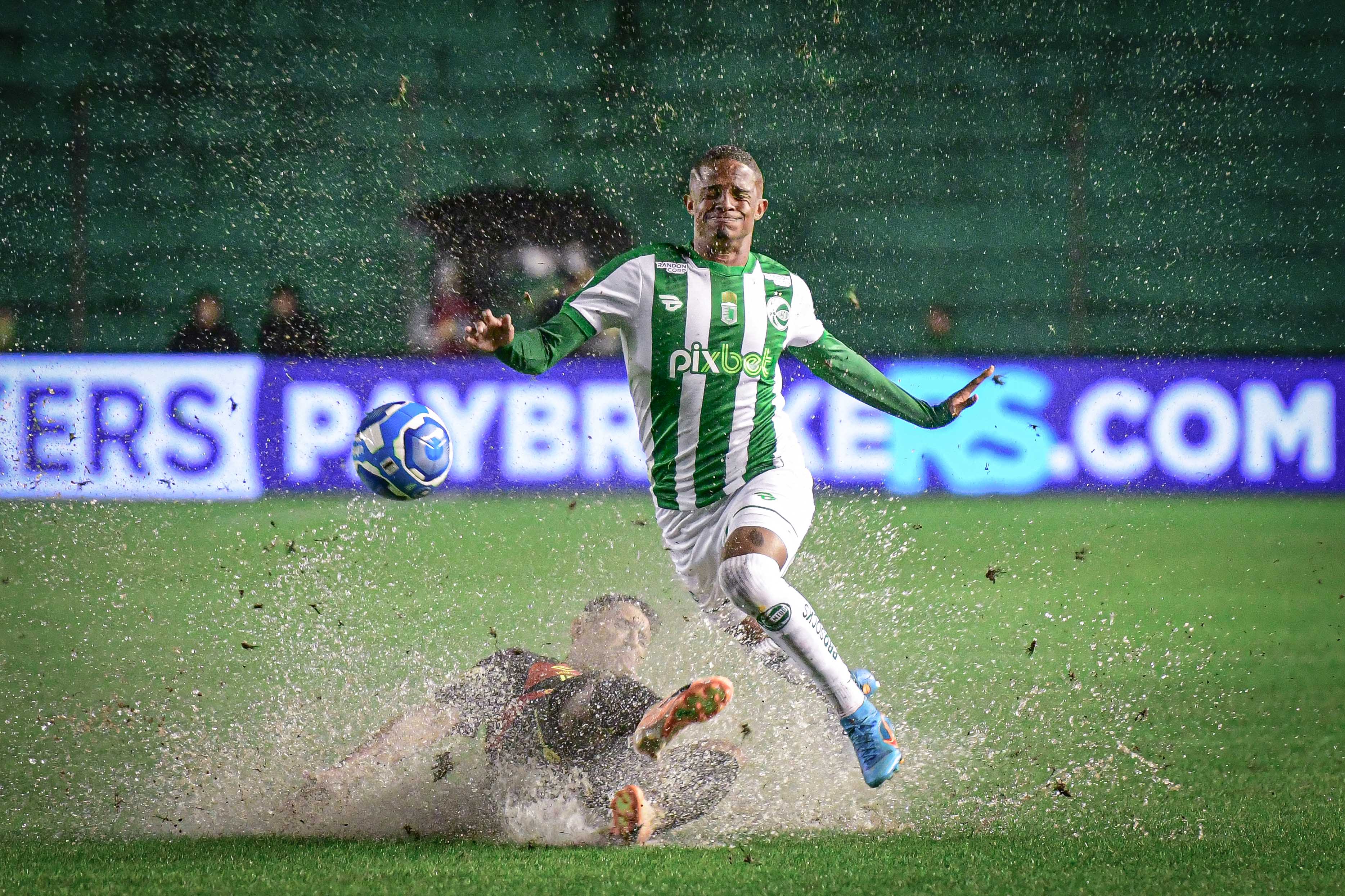 Sob muita chuva, Juventude fica no empate com o Sport e segue no